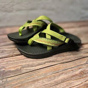 Chaco Z/1 Classic Sandals in green and black with pattern strap size 5 womens